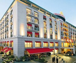 Aussenansicht vom Hotel Grand Elysse Hamburg