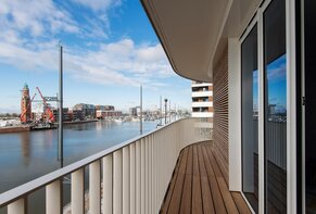 Balkonaussicht vom Hotel THE LIBERTY Bremerhaven aufs Hafenbecken