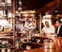 Gemütliche Oyster Bar im Hotel Grand Elysse Hamburg